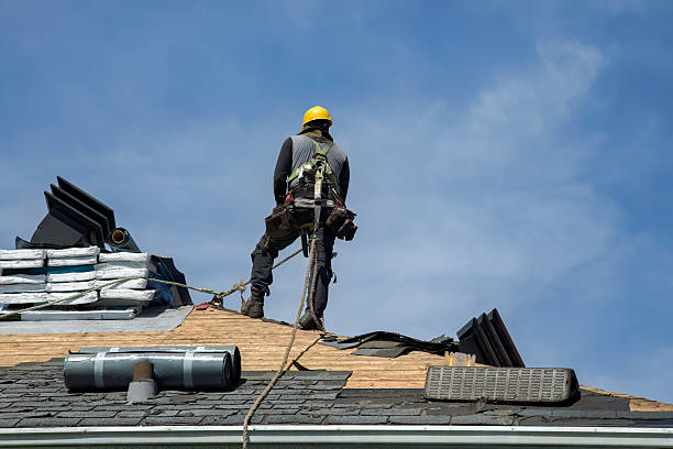 Professional Gutter Installation technician working in East Wallingford, VT